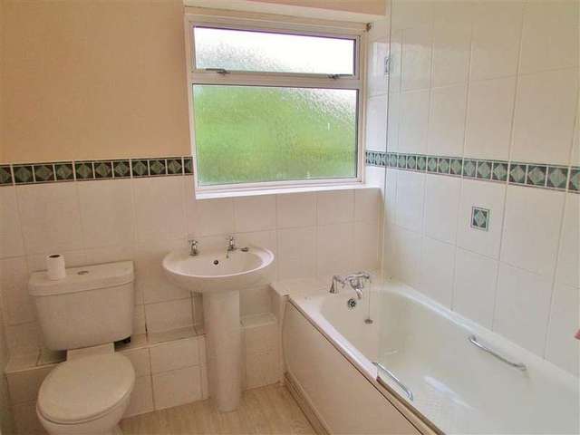  Image of 3 bedroom Detached house to rent in Collett Way Grove Wantage OX12 at Grove  Wantage, OX12 0NT