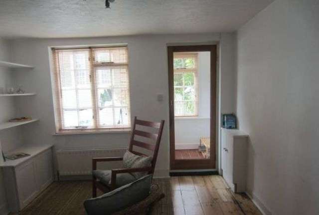  Image of 3 bedroom Cottage to rent in Upper Village Road Ascot SL5 at Sunninghill, SL5 7AQ