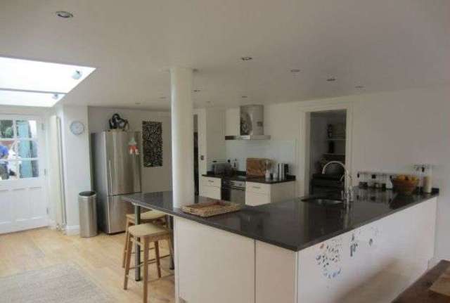  Image of 3 bedroom Cottage to rent in Upper Village Road Ascot SL5 at Sunninghill, SL5 7AQ
