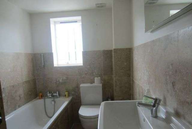  Image of 3 bedroom Cottage to rent in Upper Village Road Ascot SL5 at Sunninghill, SL5 7AQ