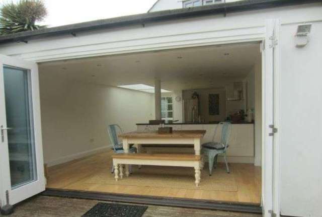  Image of 3 bedroom Cottage to rent in Upper Village Road Ascot SL5 at Sunninghill, SL5 7AQ