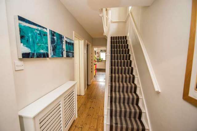  Image of 4 bedroom Detached house for sale in Wantage Road Wallingford OX10 at Wallingford, OX10 0LT