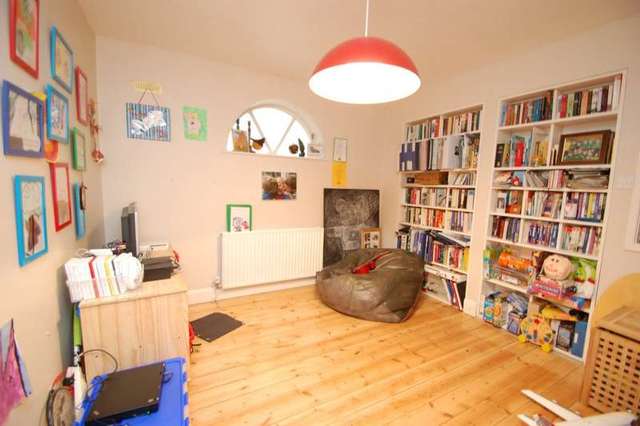  Image of 4 bedroom Detached house for sale in Wantage Road Wallingford OX10 at Wallingford, OX10 0LT