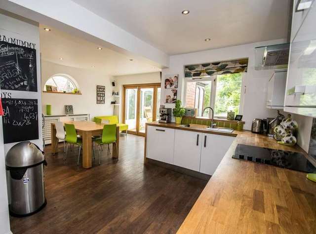  Image of 4 bedroom Detached house for sale in Wantage Road Wallingford OX10 at Wallingford, OX10 0LT
