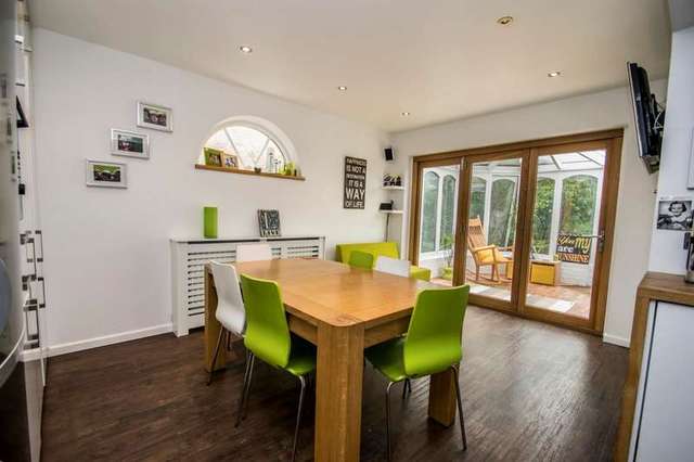  Image of 4 bedroom Detached house for sale in Wantage Road Wallingford OX10 at Wallingford, OX10 0LT