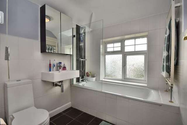  Image of 4 bedroom Detached house for sale in Wantage Road Wallingford OX10 at Wallingford, OX10 0LT