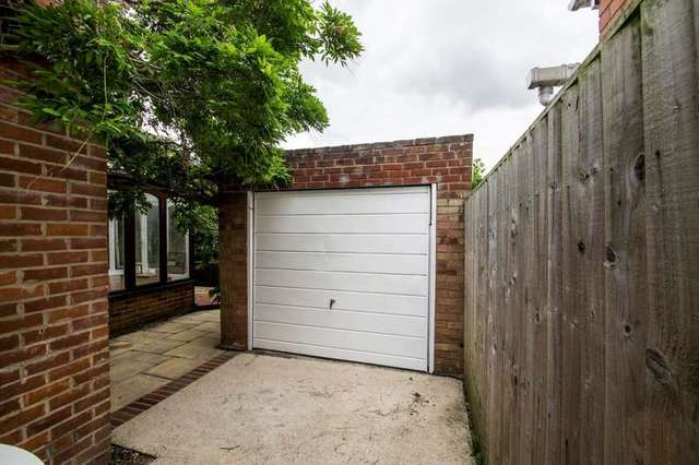  Image of 4 bedroom Detached house for sale in Wantage Road Wallingford OX10 at Wallingford, OX10 0LT