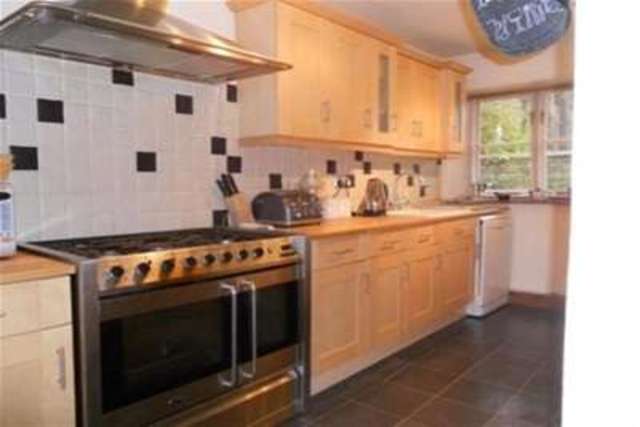  Image of 2 bedroom Detached house to rent in Heath Wakefield WF1 at Wakefield, WF1 5SN
