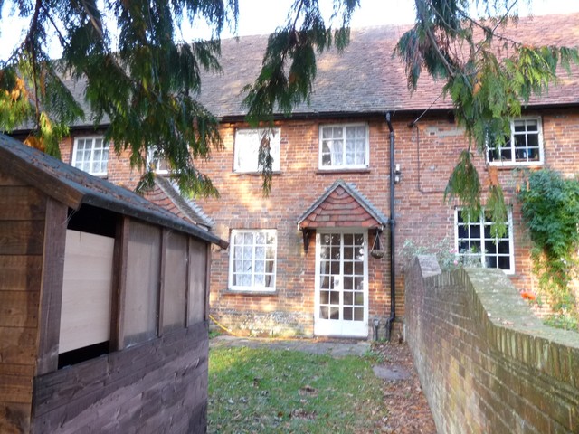  Image of 1 bedroom Cottage to rent in Shakespeare Road Basingstoke RG24 at Basingstoke, RG24 9BW