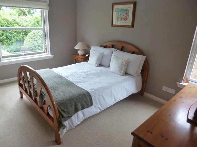  Image of 3 bedroom Flat to rent in Cottage Green Edinburgh EH4 at Barnton Edinburgh Edinburgh, EH4 6RJ