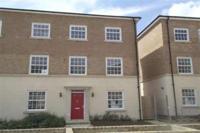  Image of 4 bedroom Detached house to rent in The Avenue Corby NN17 at Corby, NN17 5EE