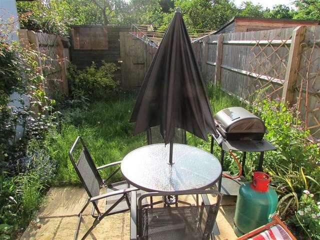  Image of 3 bedroom Terraced house to rent in Leverton Gardens Wantage OX12 at Naldertown  Wantage, OX12 9NY