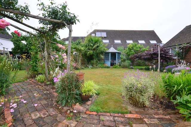  Image of 4 bedroom Bungalow for sale in Station Road Headcorn Ashford TN27 at Headcorn Ashford Headcorn, TN27 9SA