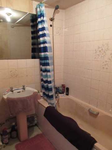  Image of 1 bedroom Property for sale in Gainsborough Court Corby NN18 at Gainsborough Court  Corby, NN18 0RR