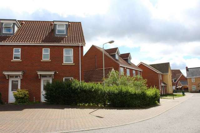  Image of 3 bedroom Semi-Detached house to rent in Caddow Road Norwich NR5 at Three Score Norwich Bowthorpe, NR5 9PQ