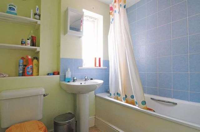  Image of 3 bedroom Terraced house for sale in Grove Street Wantage OX12 at Grove Street  Wantage, OX12 7BX