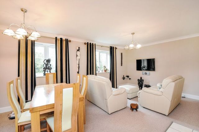  Image of 2 bedroom Flat for sale in Little Court Grove Wantage OX12 at Little Court  Wantage, OX12 9FZ