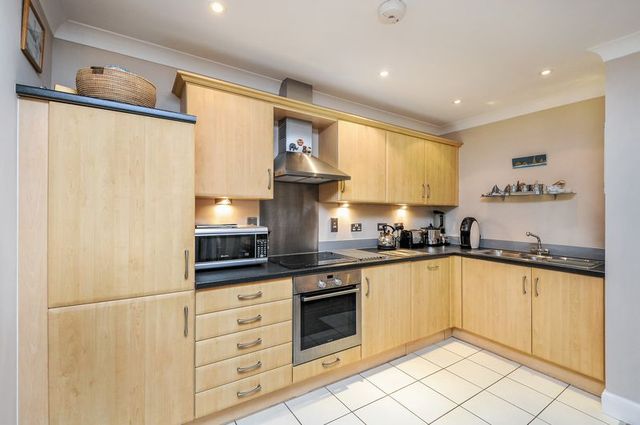  Image of 2 bedroom Flat for sale in Little Court Grove Wantage OX12 at Little Court  Wantage, OX12 9FZ