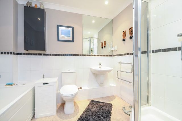  Image of 2 bedroom Flat for sale in Little Court Grove Wantage OX12 at Little Court  Wantage, OX12 9FZ