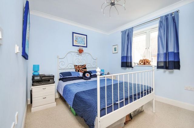  Image of 2 bedroom Flat for sale in Little Court Grove Wantage OX12 at Little Court  Wantage, OX12 9FZ