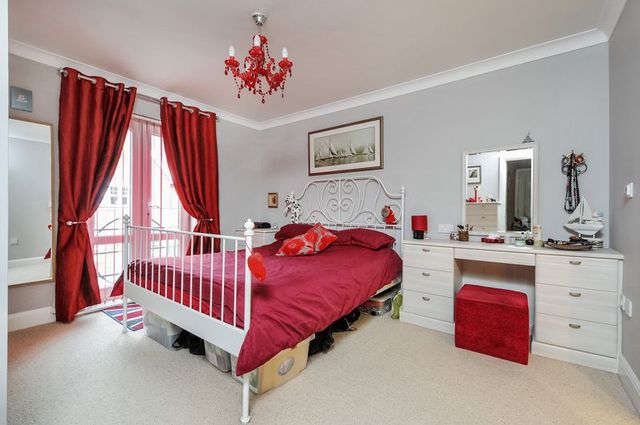  Image of 2 bedroom Flat for sale in Little Court Grove Wantage OX12 at Little Court  Wantage, OX12 9FZ
