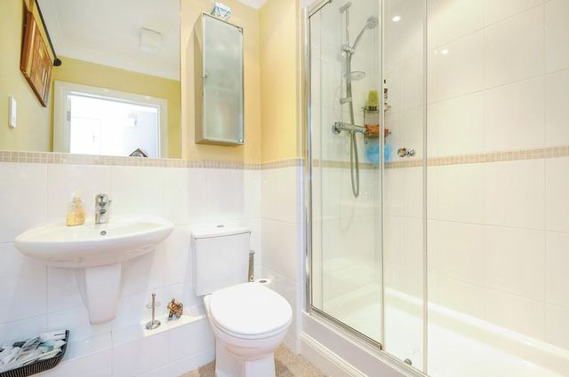  Image of 2 bedroom Flat for sale in Little Court Grove Wantage OX12 at Little Court  Wantage, OX12 9FZ
