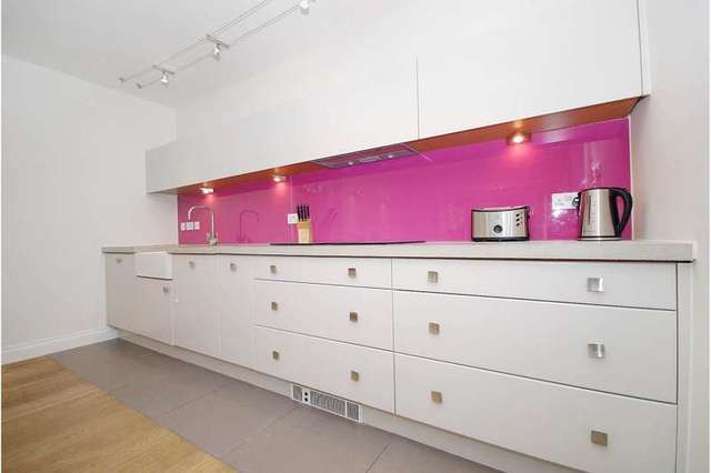  Image of 2 bedroom Flat to rent in Belsize Grove London NW3 at Belsize Grove Belsize Park Camden, NW3 4UP
