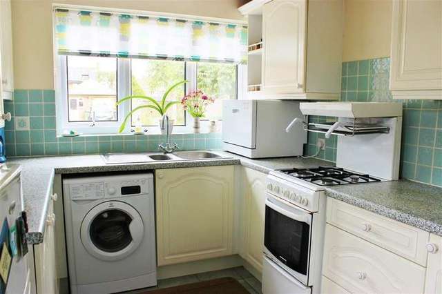  Image of 4 bedroom Detached house for sale in Peregrine Way Grove Wantage OX12 at Grove  Wantage, OX12 0QB