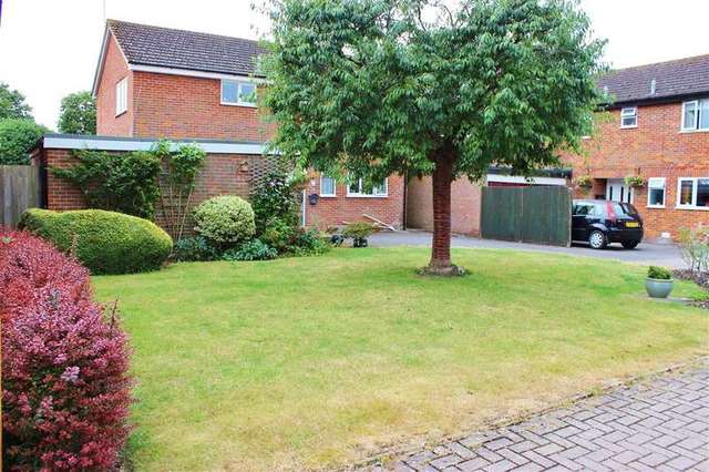  Image of 4 bedroom Detached house for sale in Peregrine Way Grove Wantage OX12 at Grove  Wantage, OX12 0QB