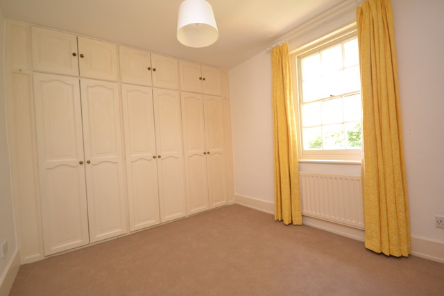  Image of 2 bedroom Property to rent in Strathearn Cottages Totteridge Green London N20 at Totteridge Green, N20 8PG