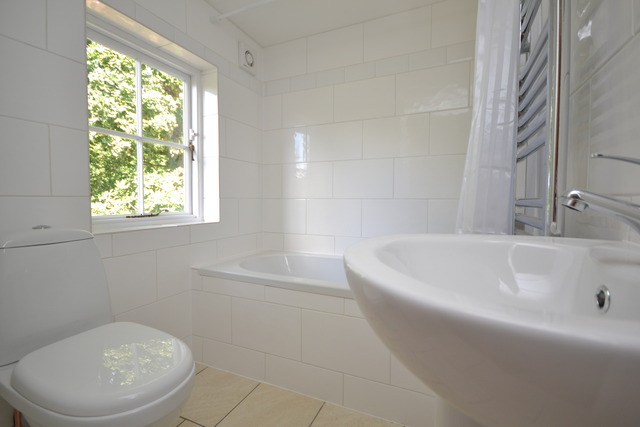  Image of 2 bedroom Property to rent in Strathearn Cottages Totteridge Green London N20 at Totteridge Green, N20 8PG
