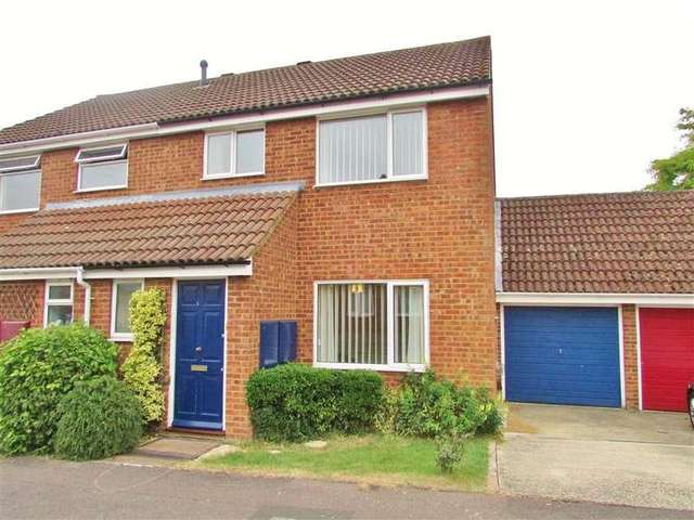  Image of 3 bedroom Semi-Detached house to rent in Highclere Gardens Wantage OX12 at Wantage, OX12 9YB