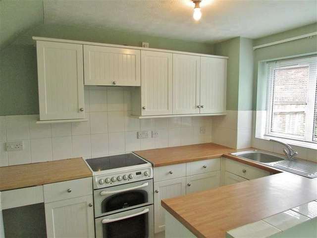  Image of 3 bedroom Semi-Detached house to rent in Highclere Gardens Wantage OX12 at Wantage, OX12 9YB