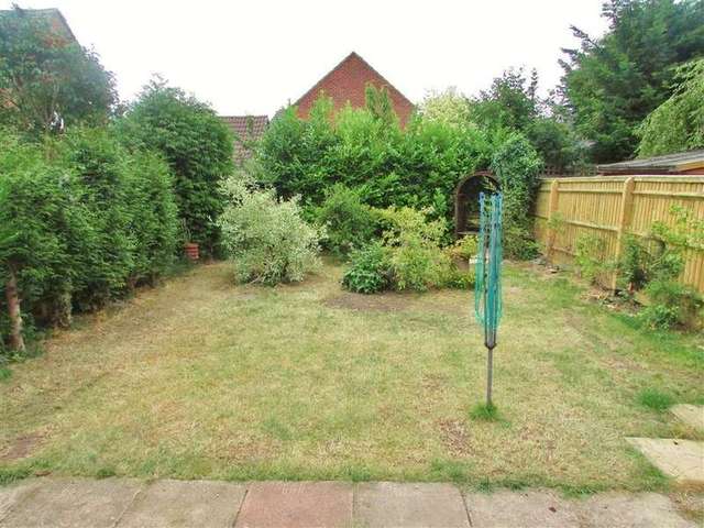  Image of 3 bedroom Semi-Detached house to rent in Highclere Gardens Wantage OX12 at Wantage, OX12 9YB