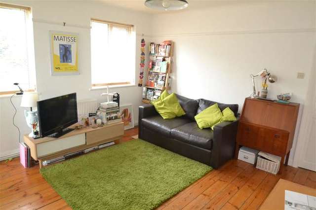  Image of 1 bedroom Apartment to rent in Montague Road London SW19 at South Wimbledon, SW19 1SZ
