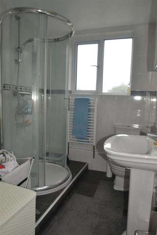  Image of 1 bedroom Apartment to rent in Montague Road London SW19 at South Wimbledon, SW19 1SZ