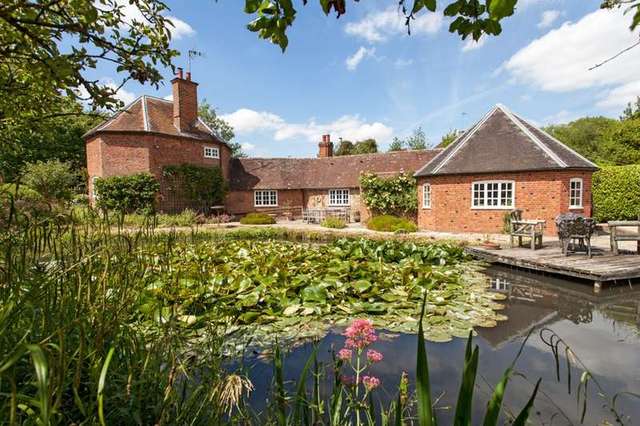  Image of 4 bedroom Detached house for sale in Ickleton Road Wantage OX12 at Wantage, OX12 9JA