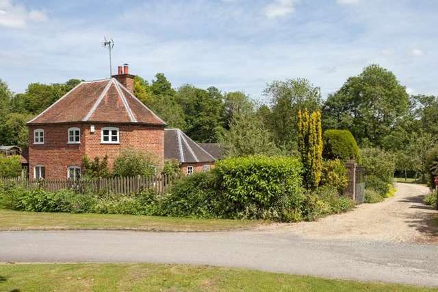  Image of 4 bedroom Detached house for sale in Ickleton Road Wantage OX12 at Wantage, OX12 9JA
