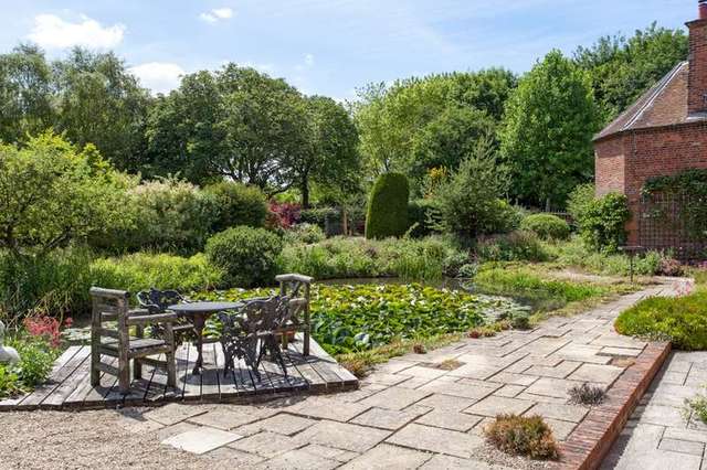  Image of 4 bedroom Detached house for sale in Ickleton Road Wantage OX12 at Wantage, OX12 9JA