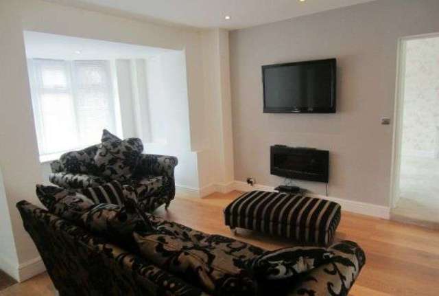  Image of 2 bedroom Cottage to rent in Upper Village Road Ascot SL5 at Sunninghill, SL5 7AQ