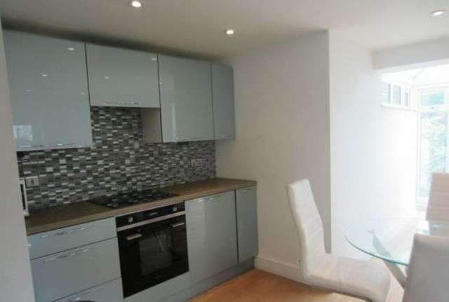  Image of 2 bedroom Cottage to rent in Upper Village Road Ascot SL5 at Sunninghill, SL5 7AQ