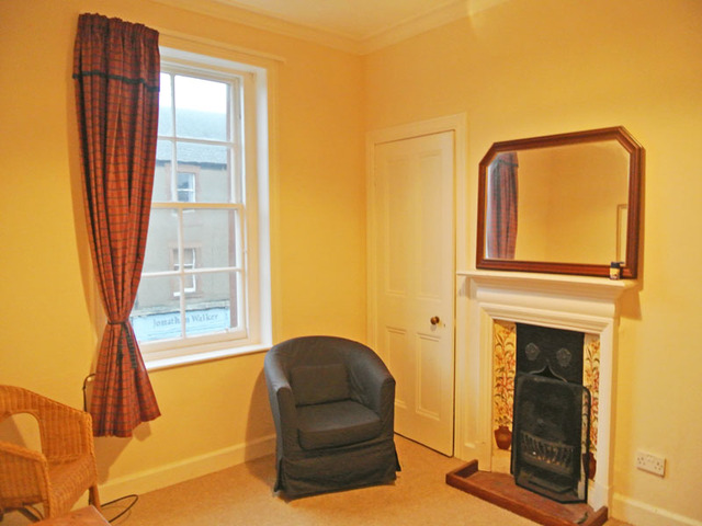  Image of 1 bedroom Flat to rent in Market Place North Berwick EH39 at North Berwick East Lothian East Lothian, EH39 4JG