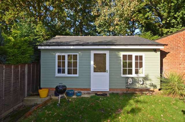  Image of 4 bedroom Cottage to rent in North Road Ascot SL5 at Chavey Down, SL5 8RP