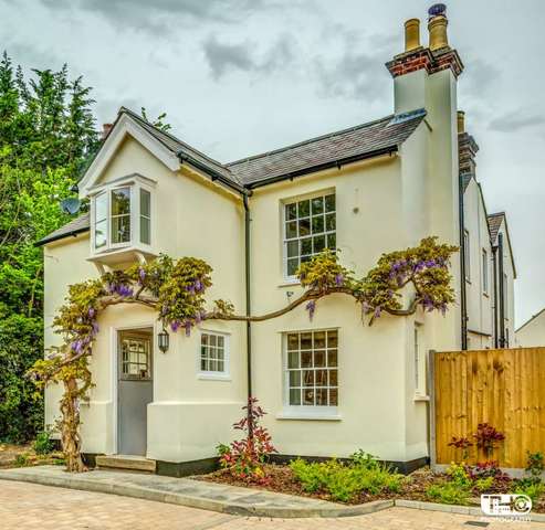  Image of 4 bedroom Detached house for sale in Reson Way Hemel Hempstead HP1 at Boxmoor Hemel Hempstead Hemel Hempstead, HP1 1NU