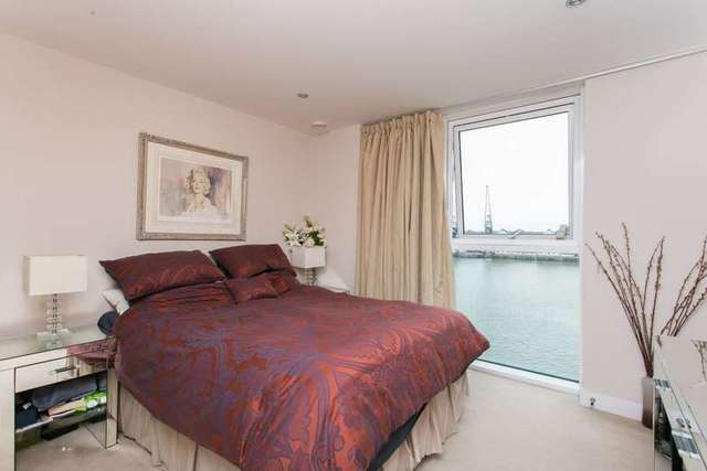  Image of 2 bedroom Apartment to rent in Western Gateway London E16 at Western Gateway  London, E16 1AQ