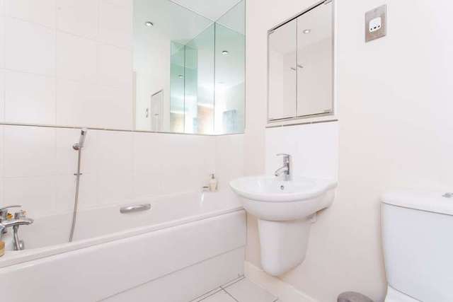  Image of 2 bedroom Apartment to rent in Western Gateway London E16 at Western Gateway  London, E16 1AQ