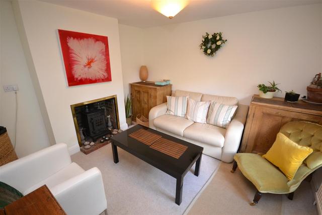  Image of 2 bedroom Property to rent in Fortis Green London N2 at Fortis Green  East Finchley, N2 9HH