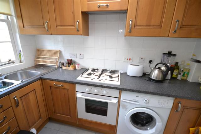  Image of 2 bedroom Property to rent in Fortis Green London N2 at Fortis Green  East Finchley, N2 9HH