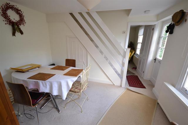  Image of 2 bedroom Property to rent in Fortis Green London N2 at Fortis Green  East Finchley, N2 9HH