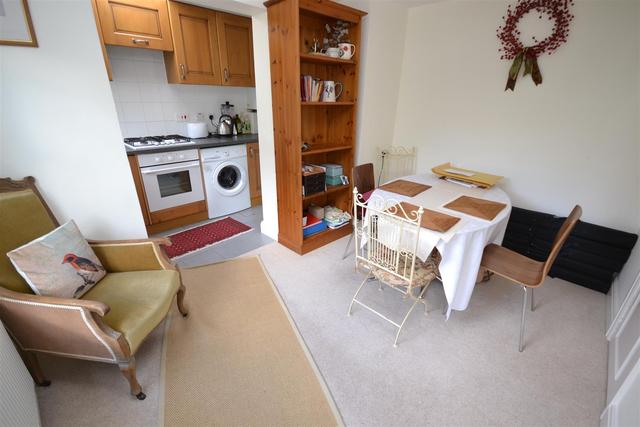  Image of 2 bedroom Property to rent in Fortis Green London N2 at Fortis Green  East Finchley, N2 9HH